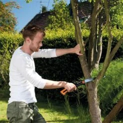 Scie Fiskars Xtract SW75 -Exped Soldes Magasin scie pliable fiskars xtract sw75 02