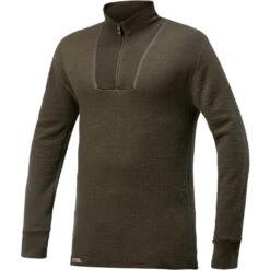 Woolpower Zip Turtleneck 400 15 Woolpower Zip Turtleneck 400 -Exped Soldes Magasin zip turtleneck 400 pine green male isolated